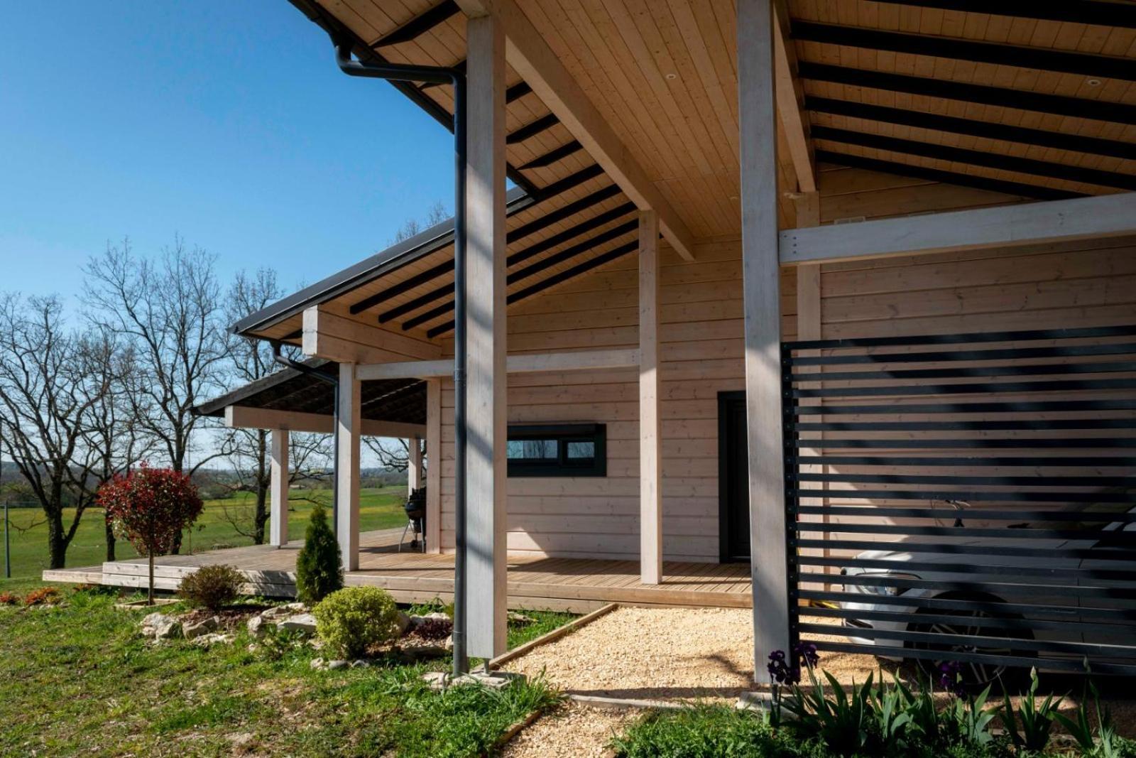 Un Petit Ilot De Confort - Made In Finland Monflanquin Exterior photo